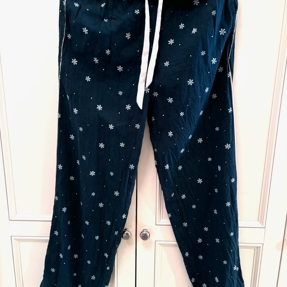 Victoria’s Secret Christmas PJ Set Green Snowflakes Size XS - Picture 2 of 3